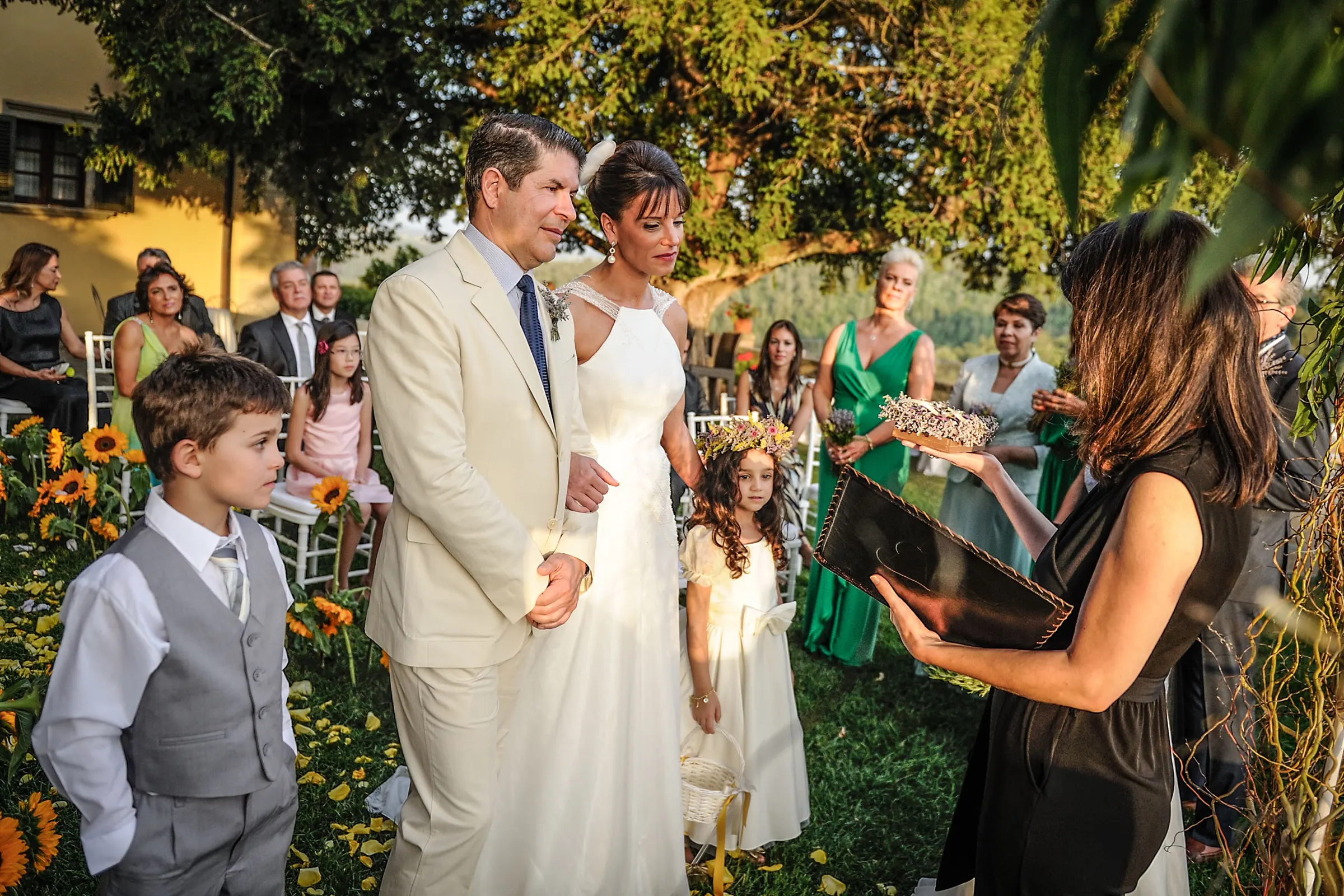 Bilingual ceremonies Bilingual wedding ceremony with the couple's children and family