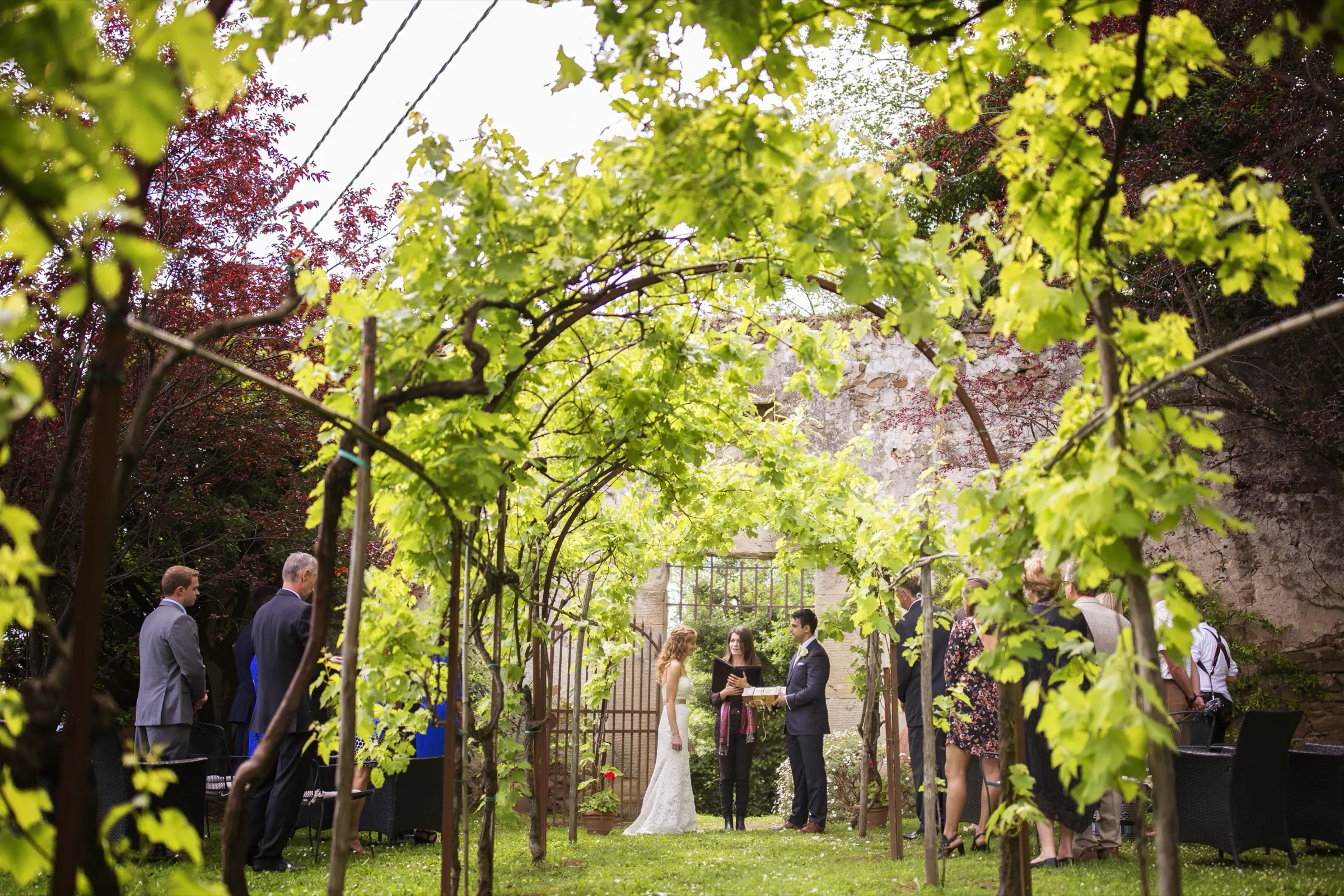 Tuscany Garden wedding ceremony under a green pergola in Tuscany