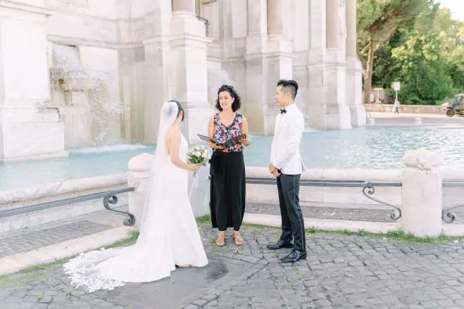 Celebrant Giusi leading a wedding ceremony at a monumental fountain in Rome Celebrant Giusi leading a wedding ceremony at a monumental fountain in Rome